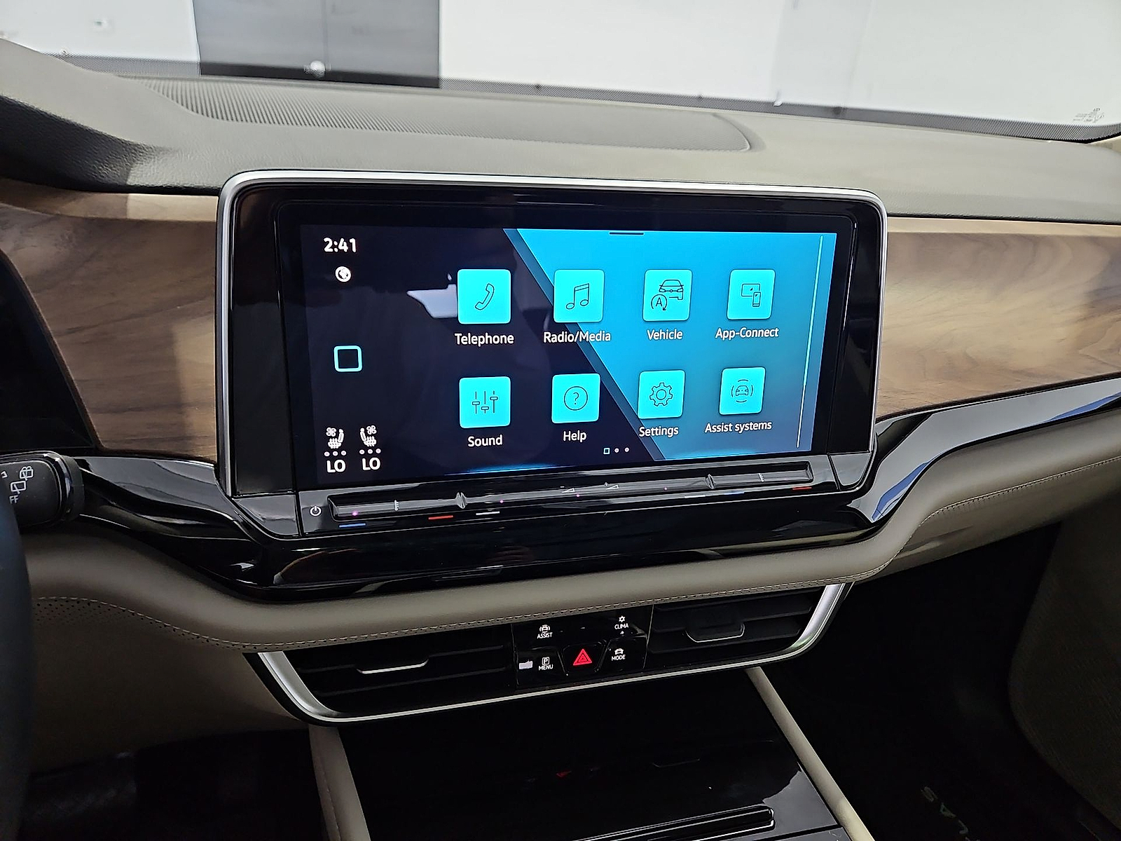 2024 Volkswagen Atlas 2.0T SE w/Technology Platinum Gray Metallic at Street VW of Amarillo