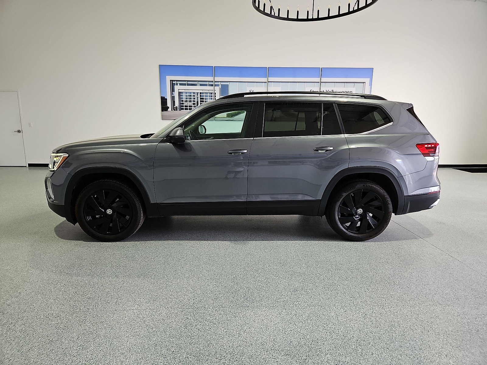 2024 Volkswagen Atlas 2.0T SE w/Technology Platinum Gray Metallic at Street VW of Amarillo