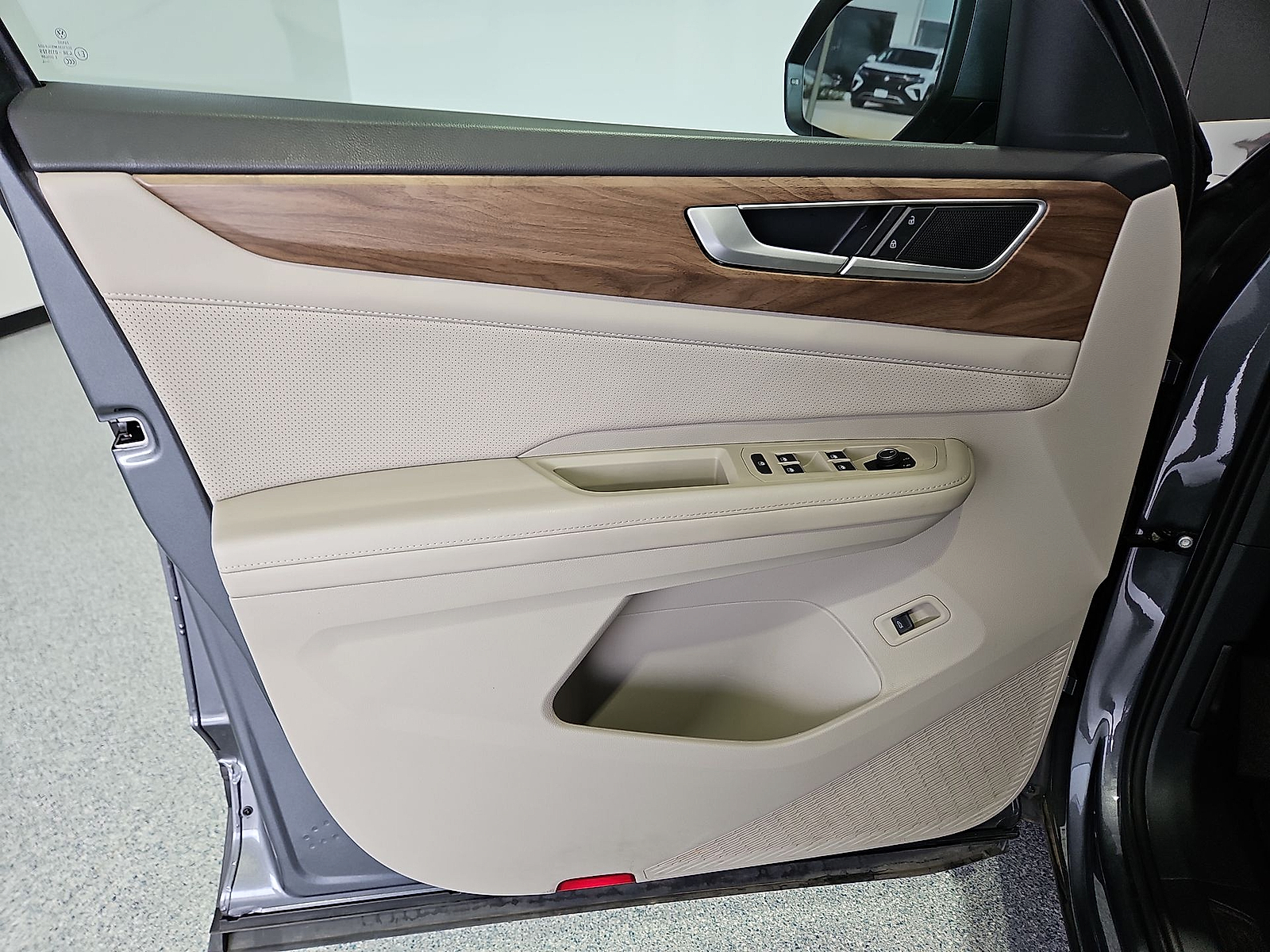 2024 Volkswagen Atlas 2.0T SE w/Technology Platinum Gray Metallic at Street VW of Amarillo