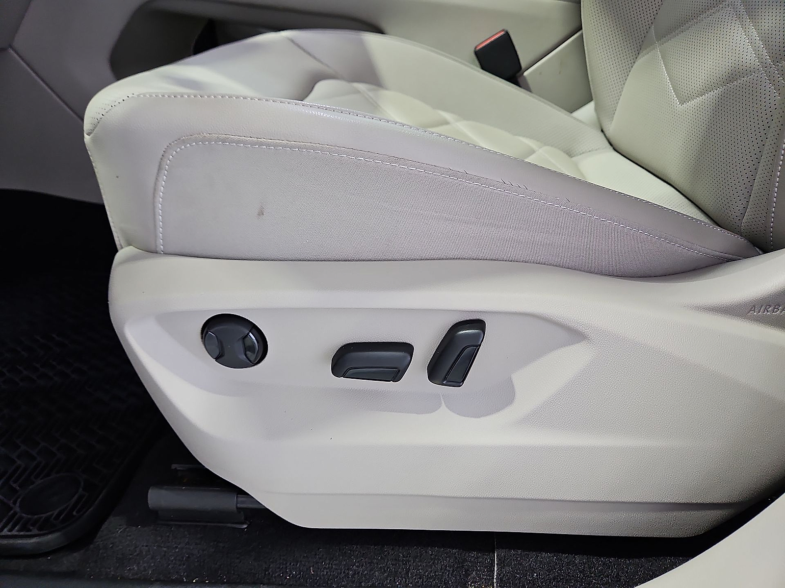 2024 Volkswagen Atlas 2.0T SE w/Technology Platinum Gray Metallic at Street VW of Amarillo
