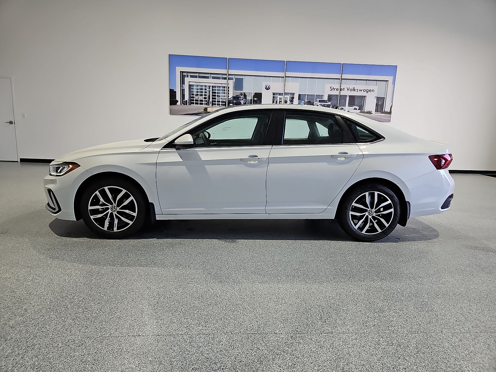 2027 Volkswagen Jetta photo 5 of 22