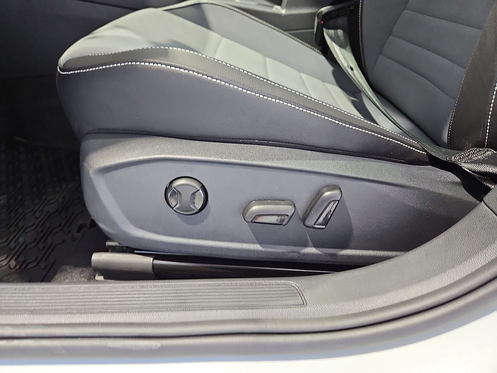 2027 Volkswagen Jetta photo 17 of 22