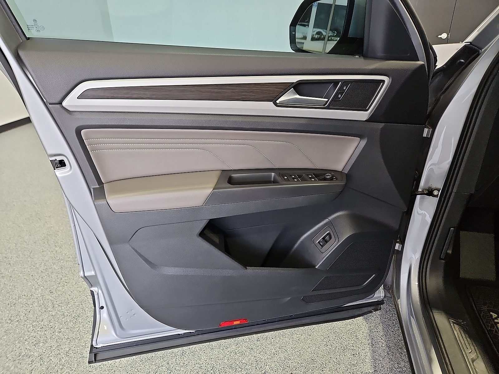2023 Volkswagen Atlas 3.6L V6 SE w/Technology Pyrite Silver Metallic at Street VW of Amarillo