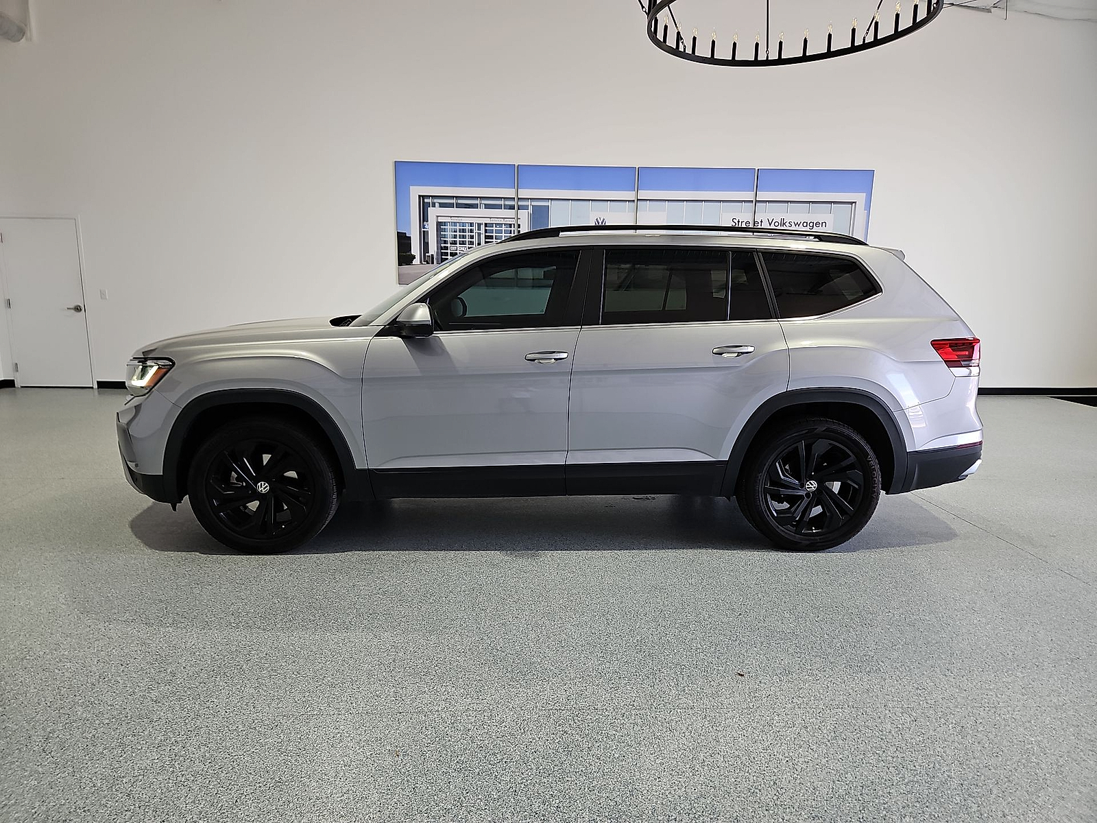 2023 Volkswagen Atlas 3.6L V6 SE w/Technology Pyrite Silver Metallic at Street VW of Amarillo