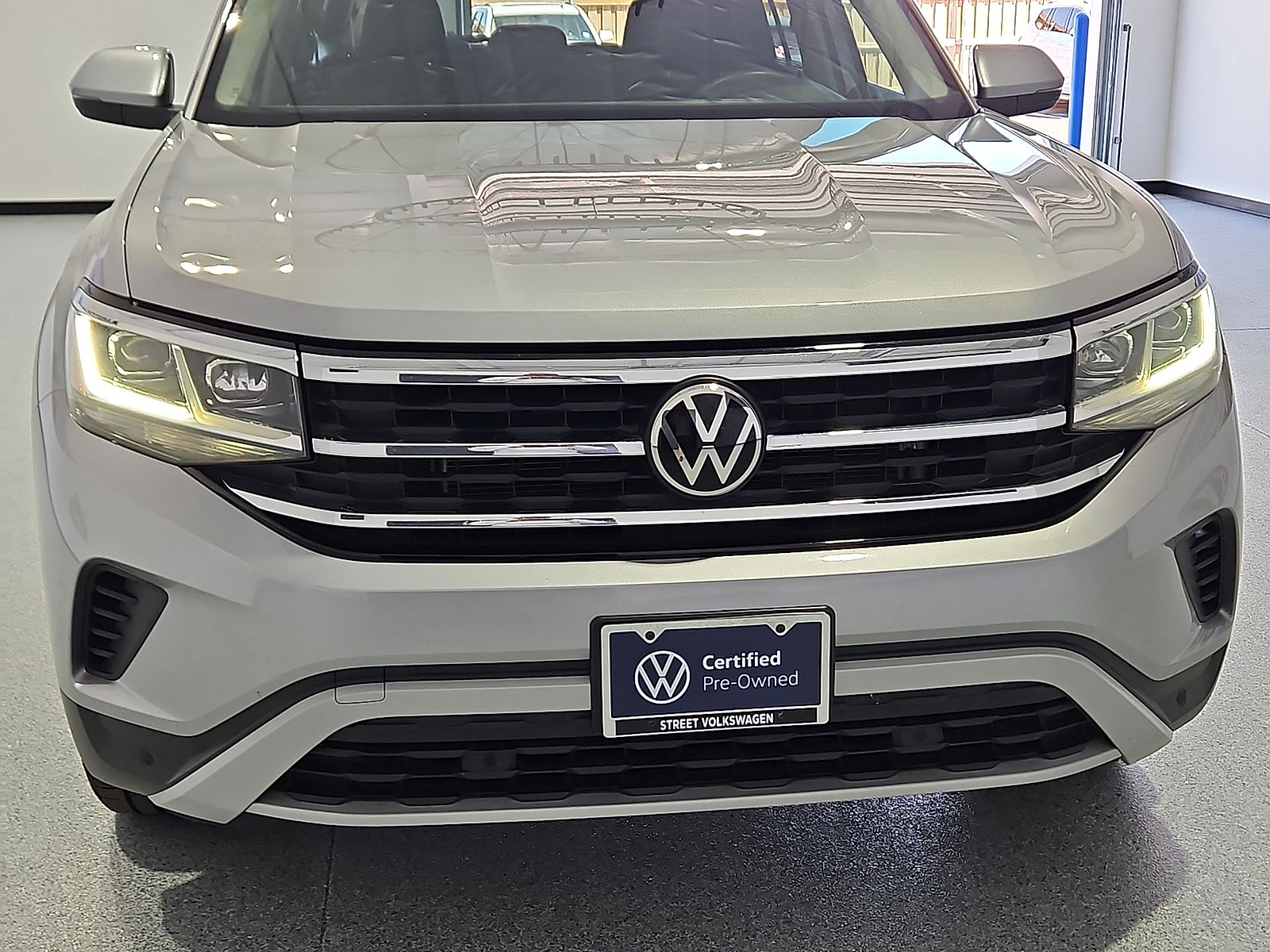 2023 Volkswagen Atlas 3.6L V6 SE w/Technology Pyrite Silver Metallic at Street VW of Amarillo