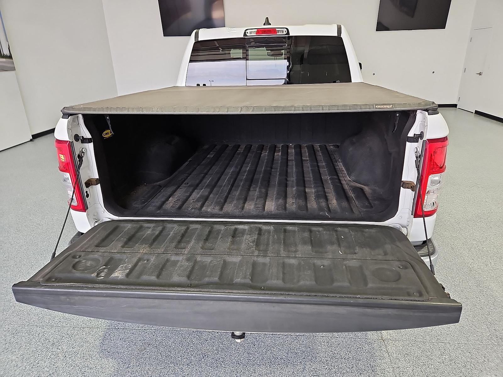 2020 Ram 1500 Lone Star Crew Cab 4x4 5'7" Box - 11