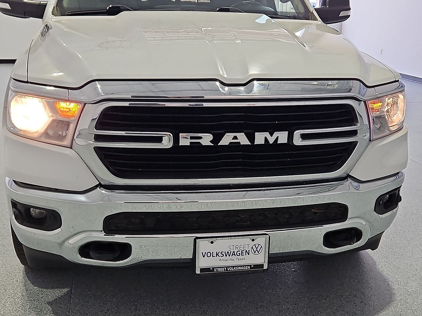 2020 Ram 1500 Lone Star Crew Cab 4x4 5'7" Box - 9