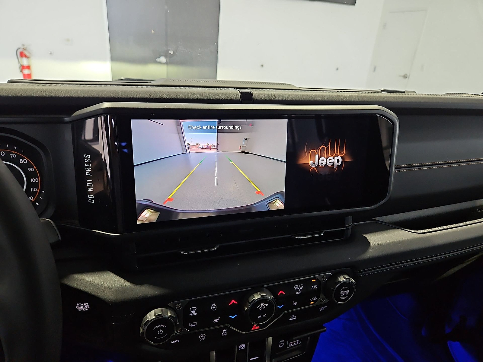 2024 Jeep Gladiator photo 18 of 22