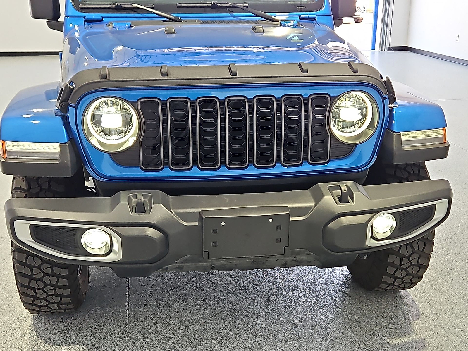 2024 Jeep Gladiator photo 10 of 22