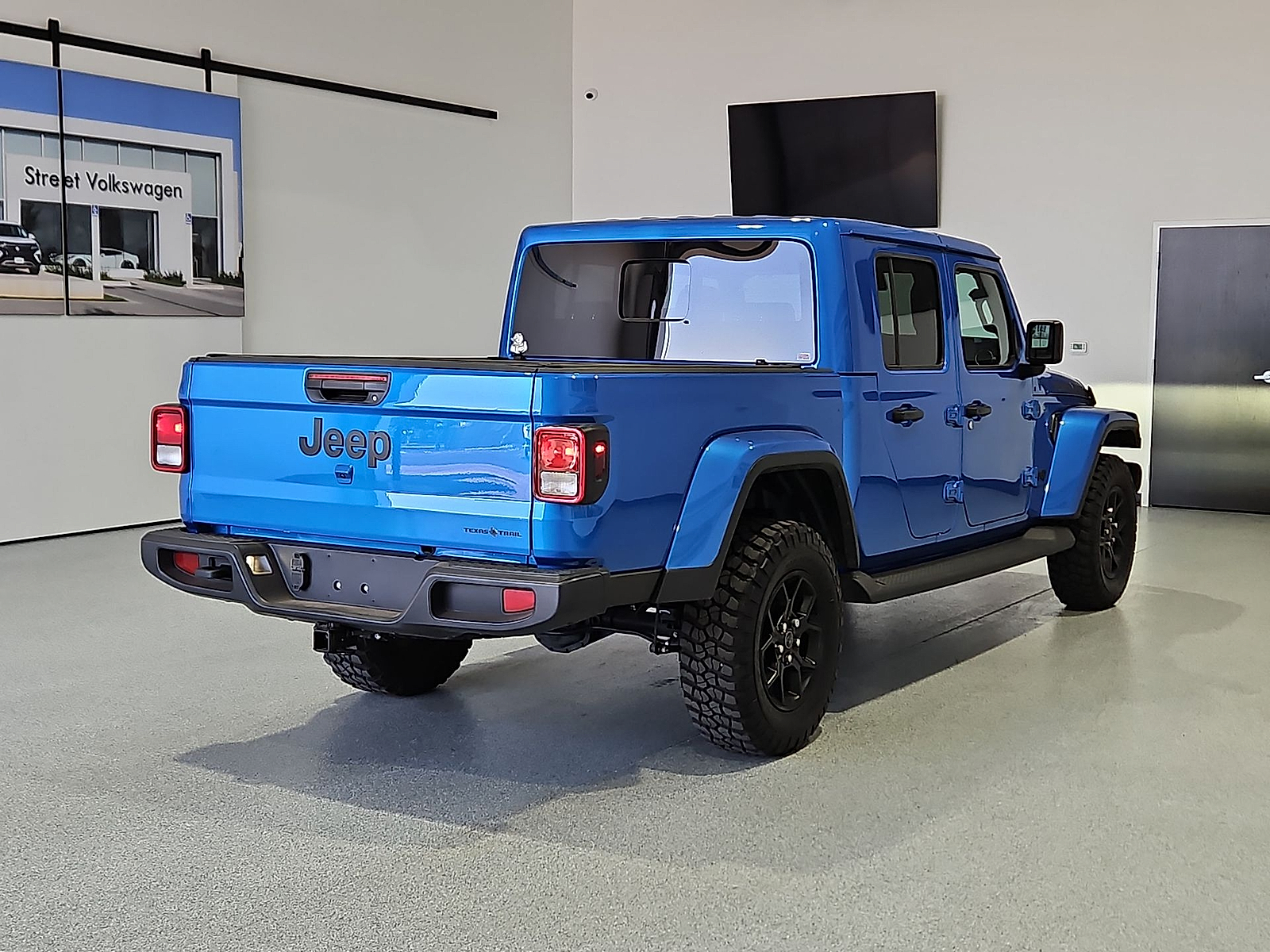 2024 Jeep Gladiator photo 8 of 22