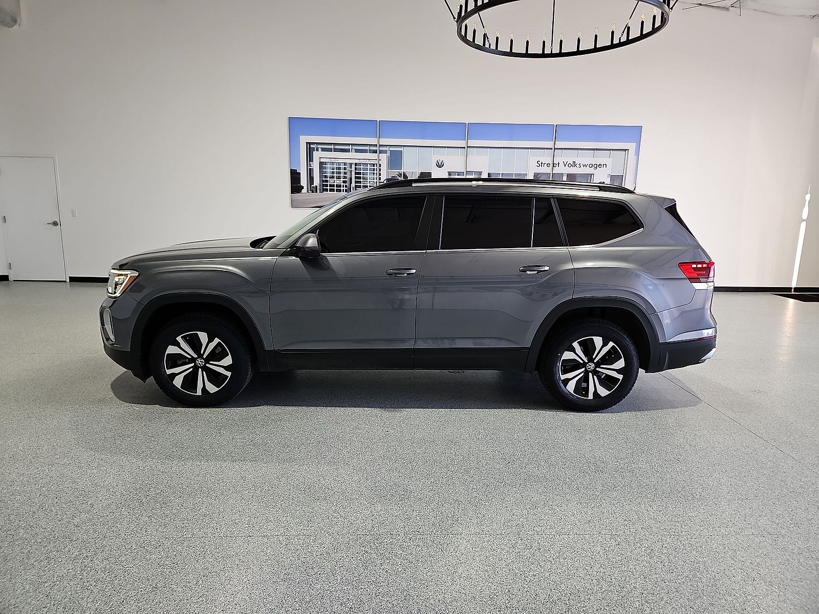 2024 Volkswagen Atlas 2.0T SE Platinum Gray Metallic at Bobby Duby Motors