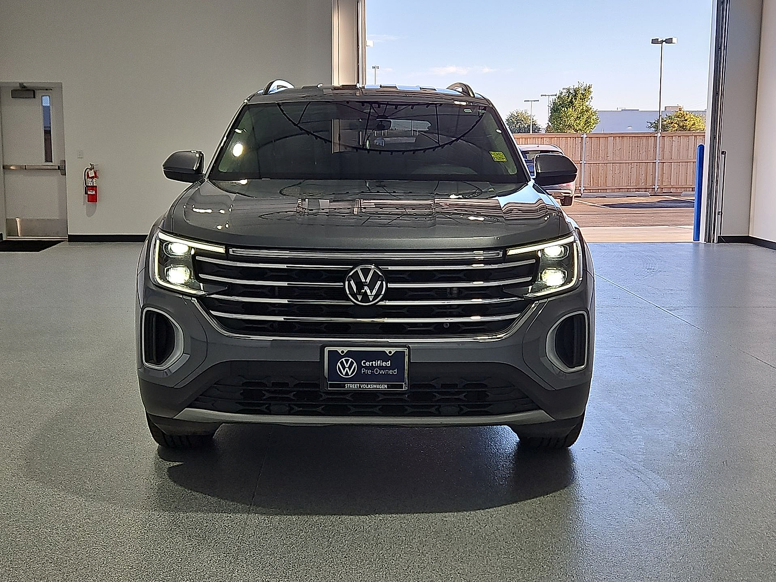 2024 Volkswagen Atlas 2.0T SE Platinum Gray Metallic at Bobby Duby Motors
