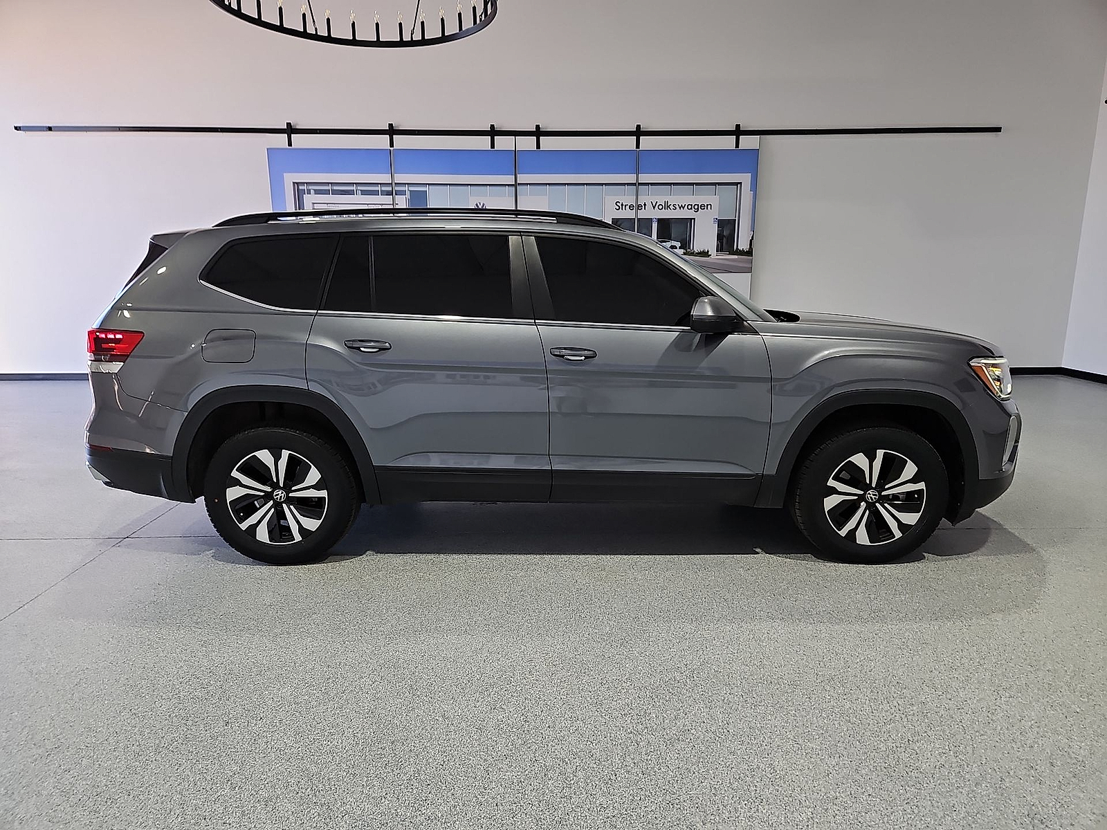 2024 Volkswagen Atlas 2.0T SE Platinum Gray Metallic at Bobby Duby Motors