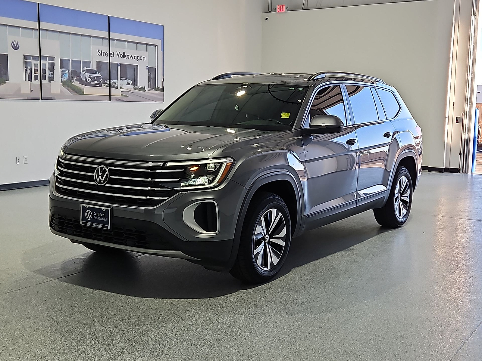 2024 Volkswagen Atlas 2.0T SE Platinum Gray Metallic at Bobby Duby Motors