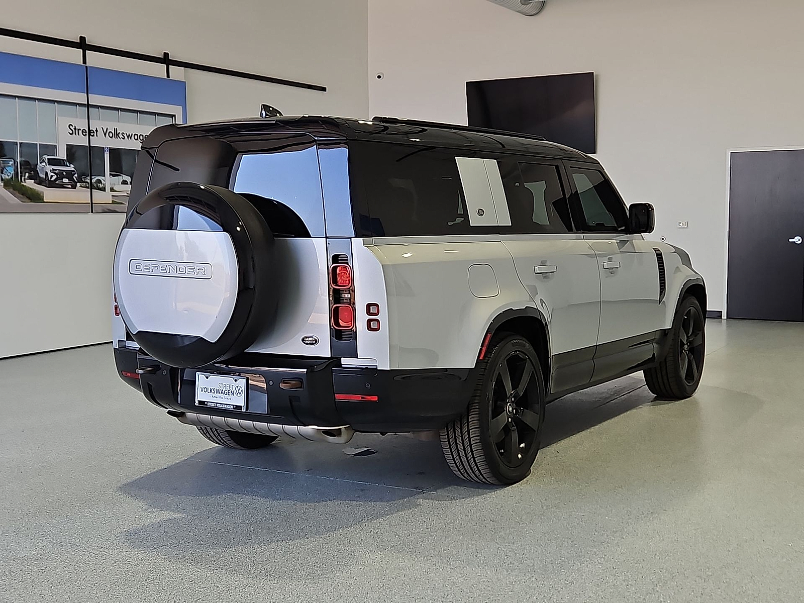 2023 Land Rover Defender 130 X-Dynamic SE - 7