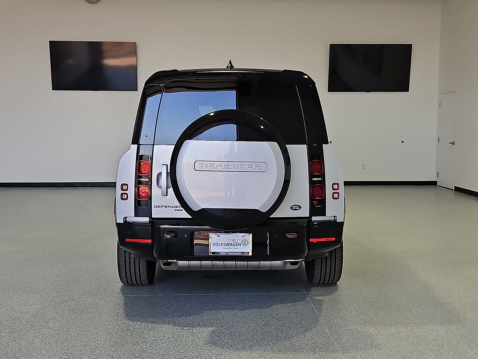 2023 Land Rover Defender 130 X-Dynamic SE - 6