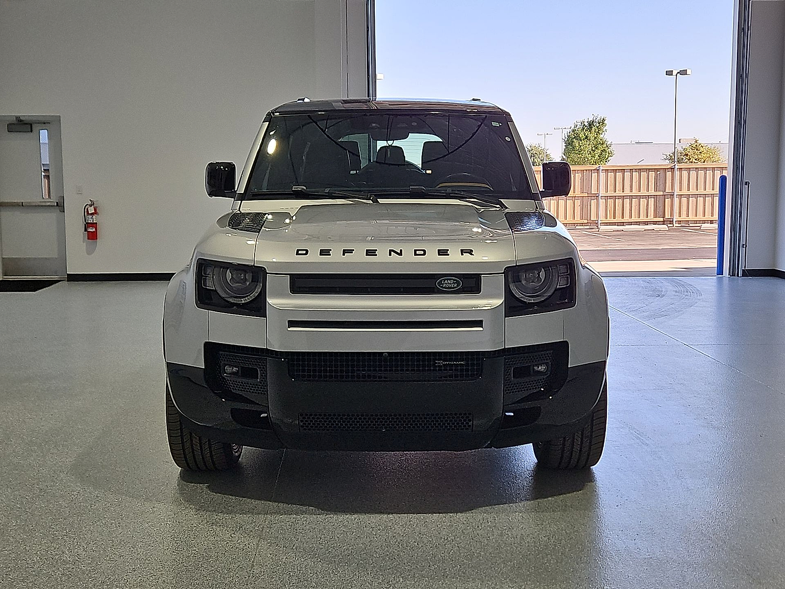 2023 Land Rover Defender 130 X-Dynamic SE - 2
