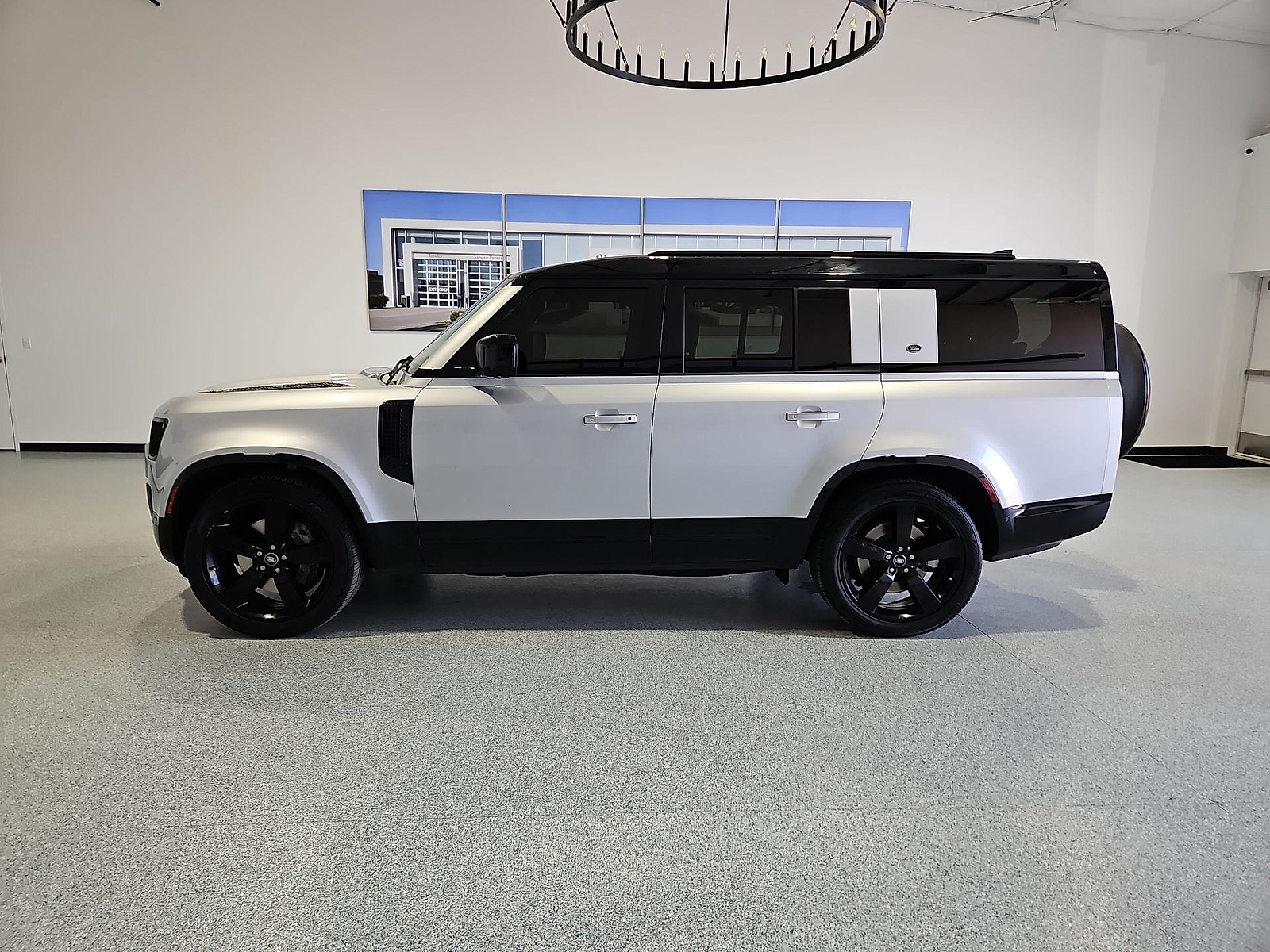 2023 Land Rover Defender 130 X-Dynamic SE - 4