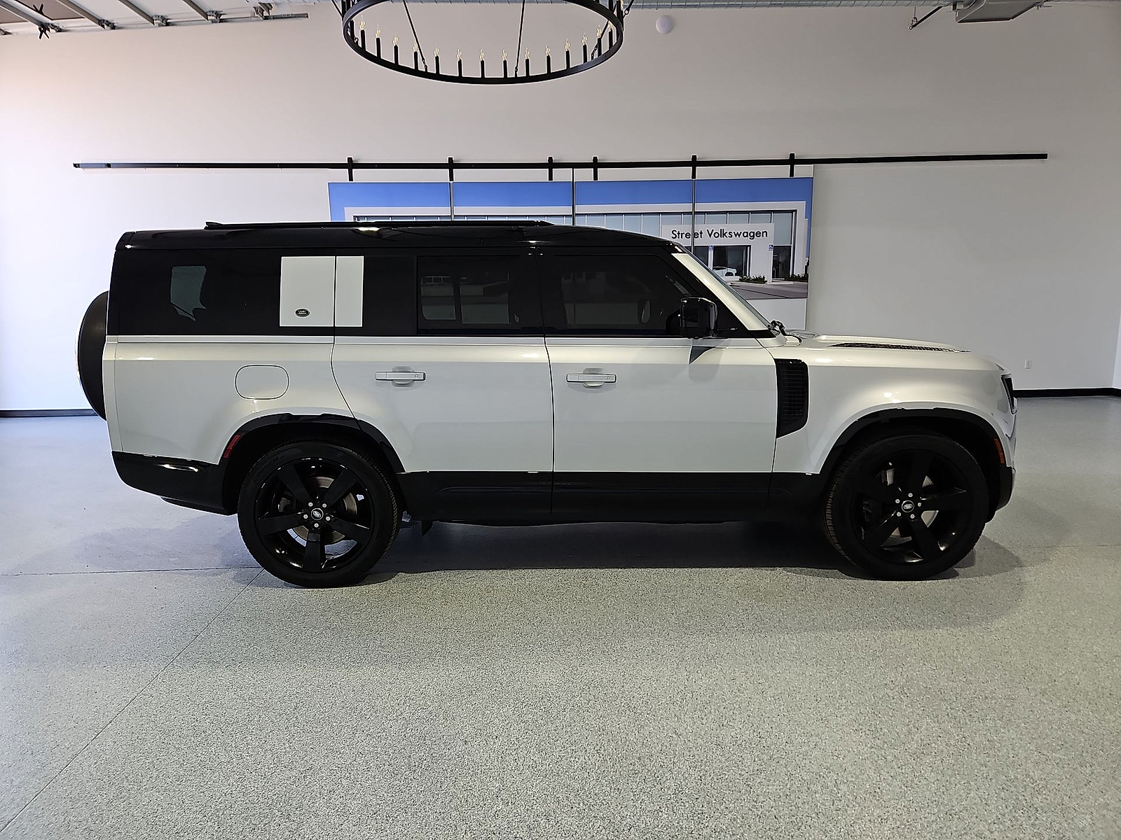 2023 Land Rover Defender 130 X-Dynamic SE - 8