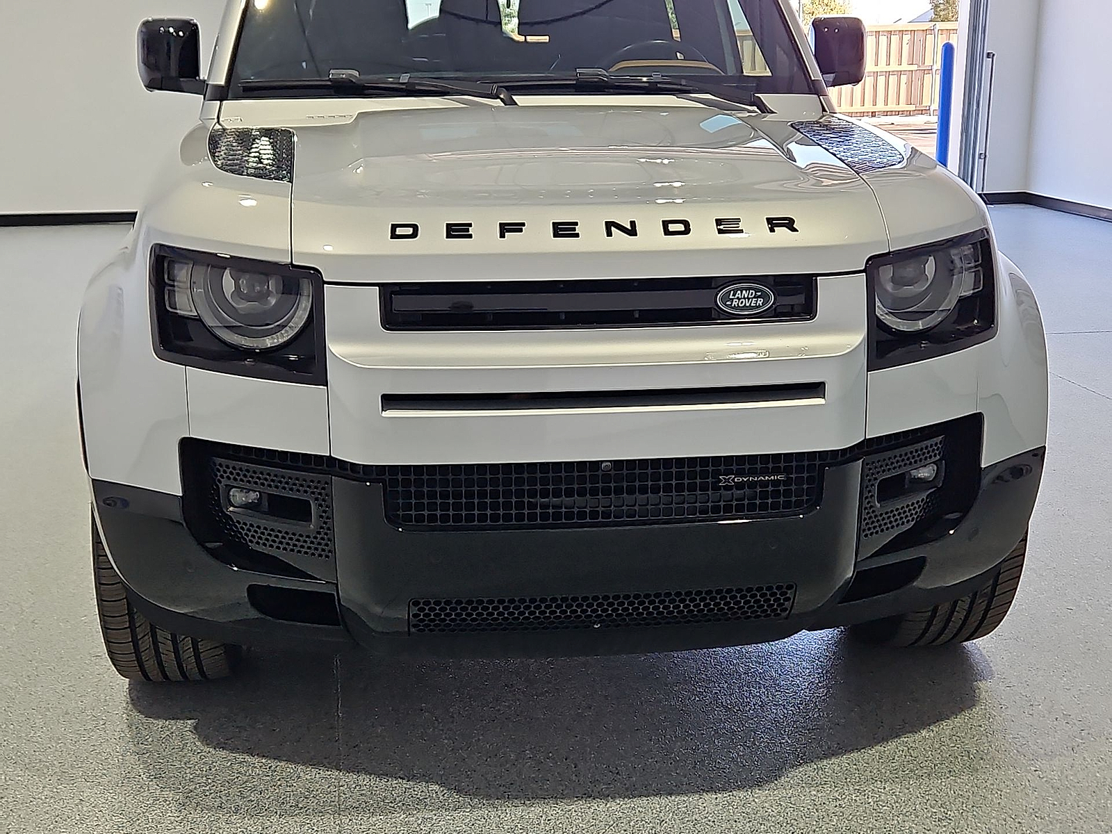 2023 Land Rover Defender 130 X-Dynamic SE - 9