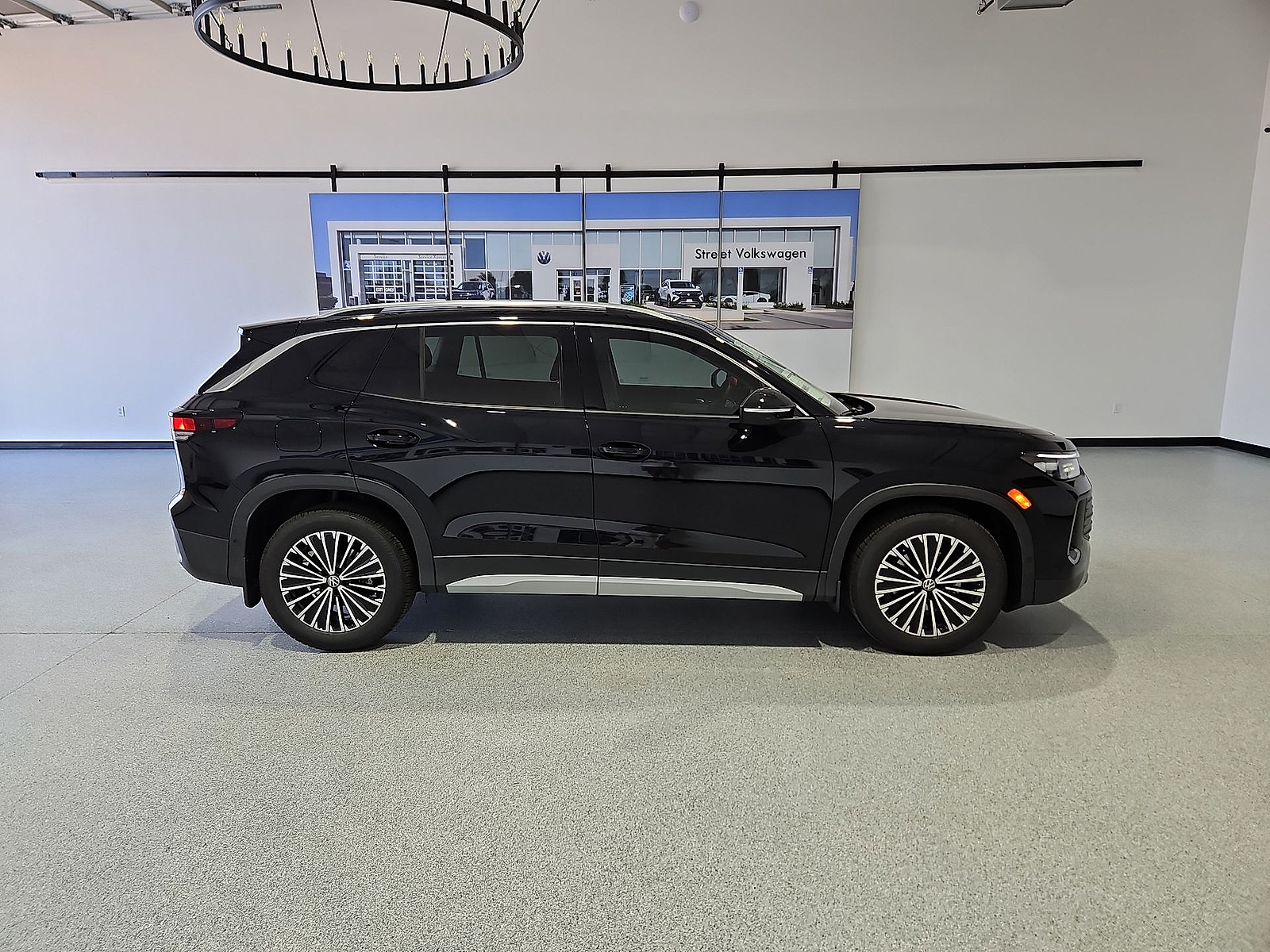 2026 Volkswagen Tiguan photo 9 of 22