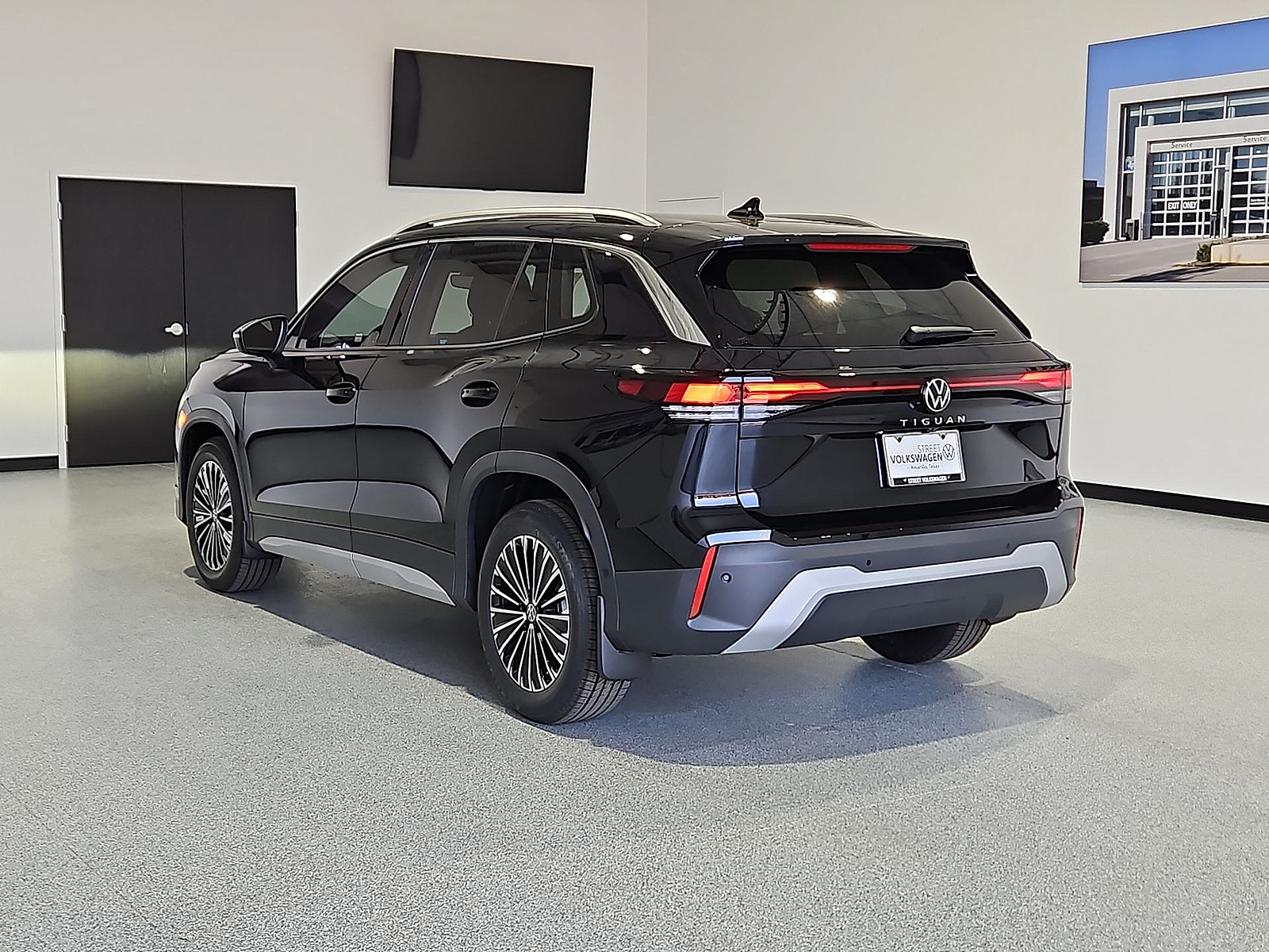 2026 Volkswagen Tiguan photo 6 of 22
