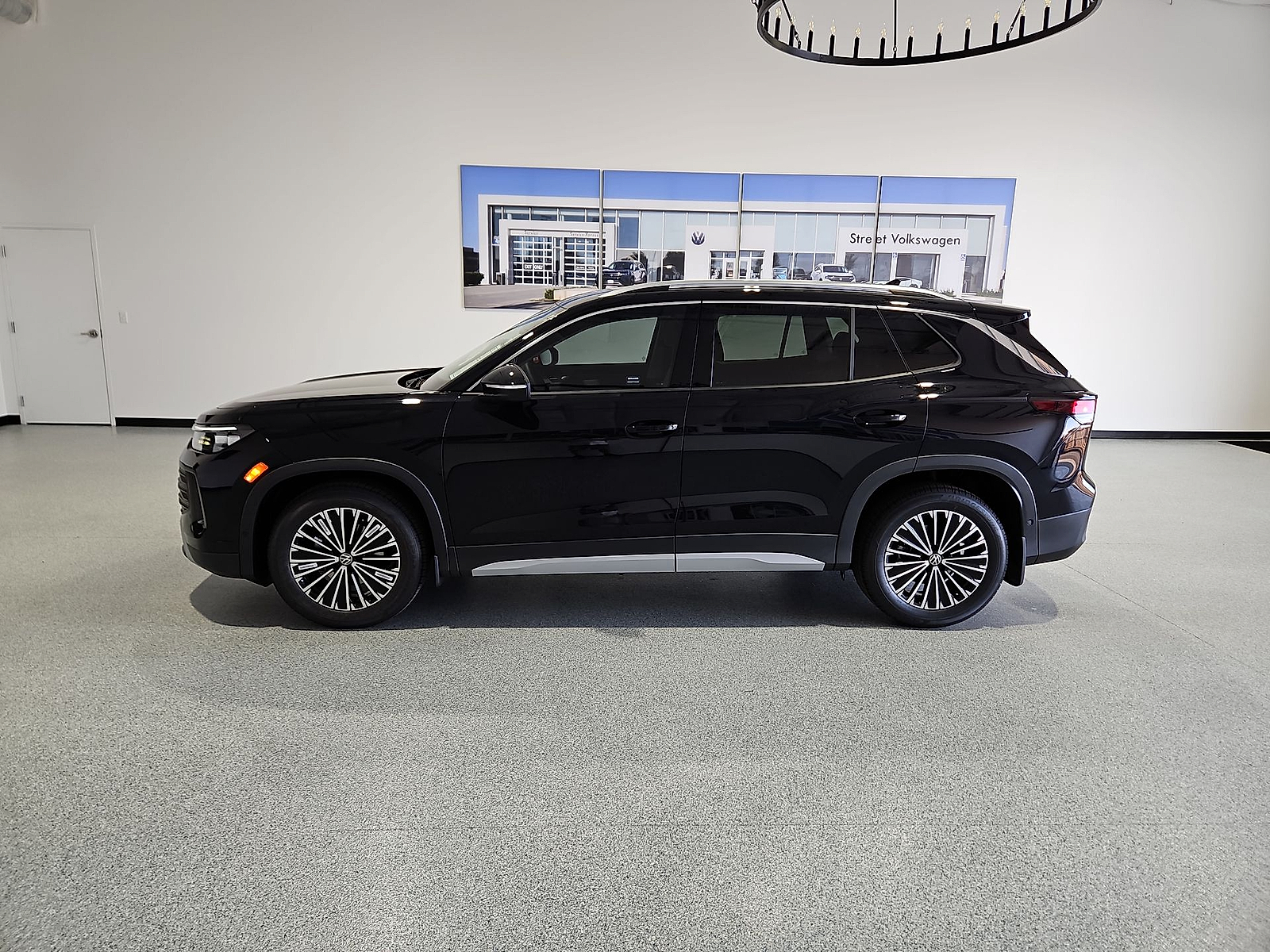 2026 Volkswagen Tiguan photo 5 of 22