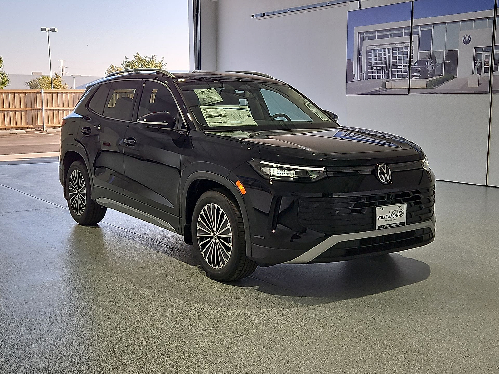 2026 Volkswagen Tiguan photo 2 of 22