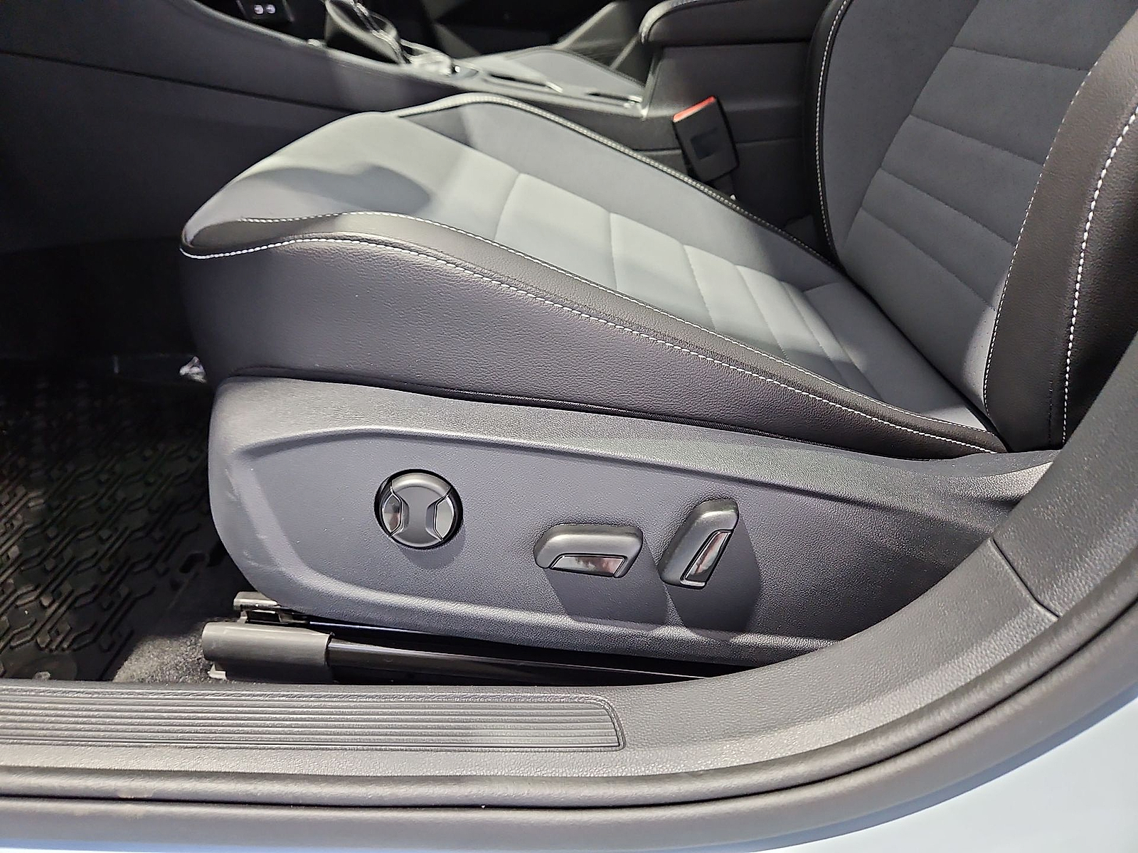 2027 Volkswagen Jetta photo 17 of 22