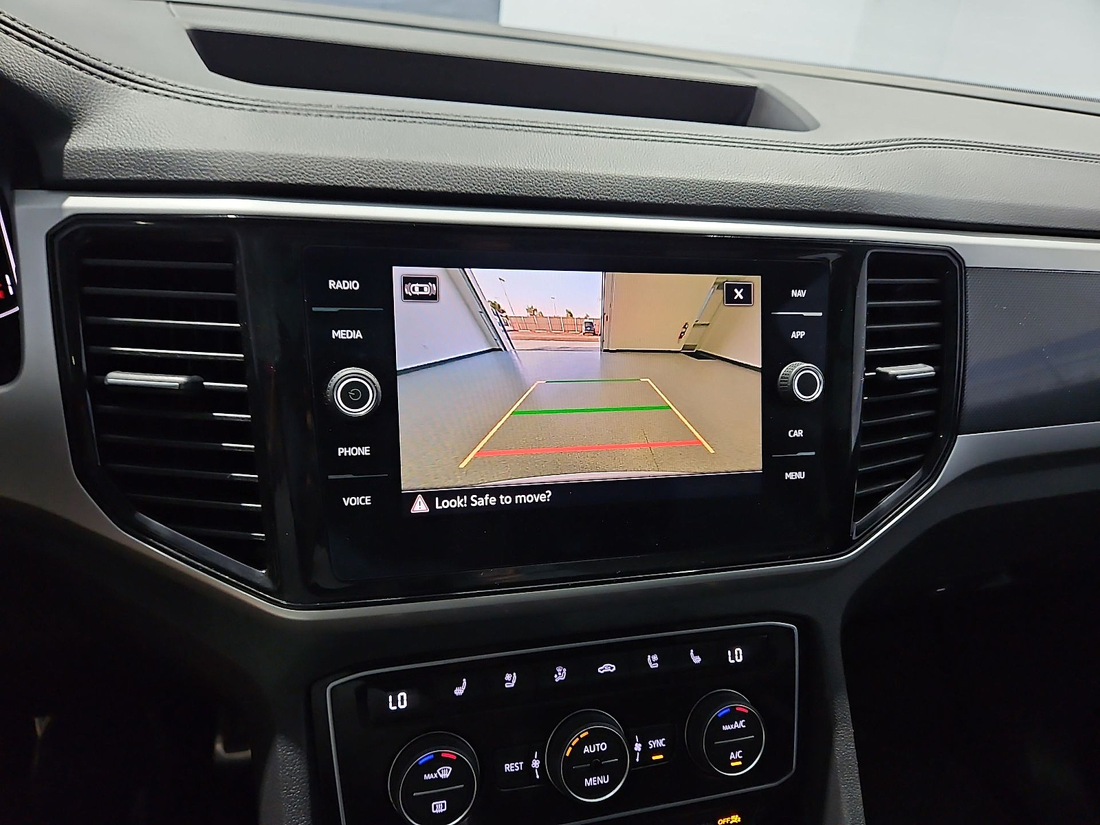 2023 Volkswagen Atlas photo 18 of 22
