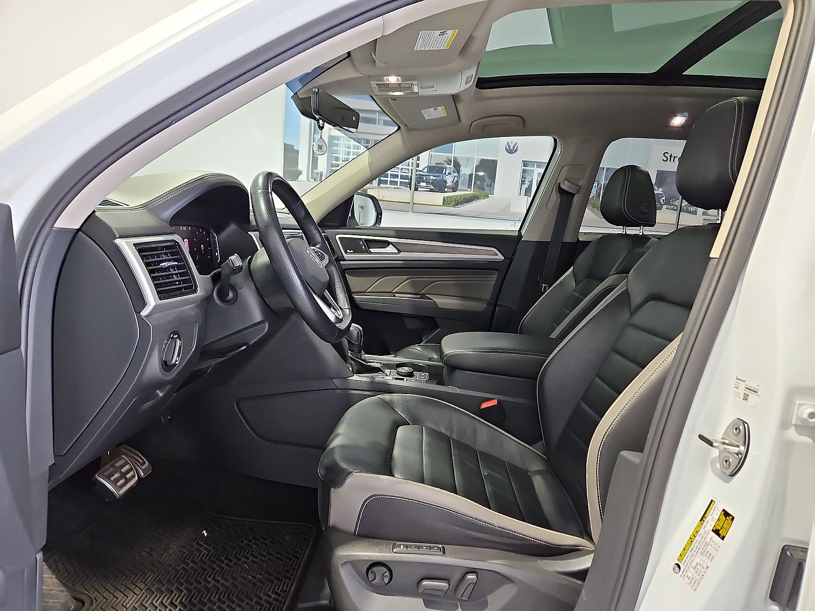 2023 Volkswagen Atlas photo 16 of 22