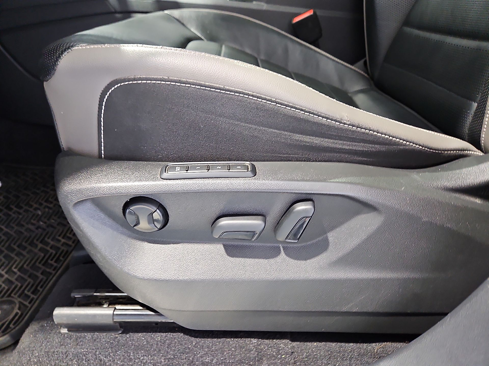 2023 Volkswagen Atlas photo 17 of 22