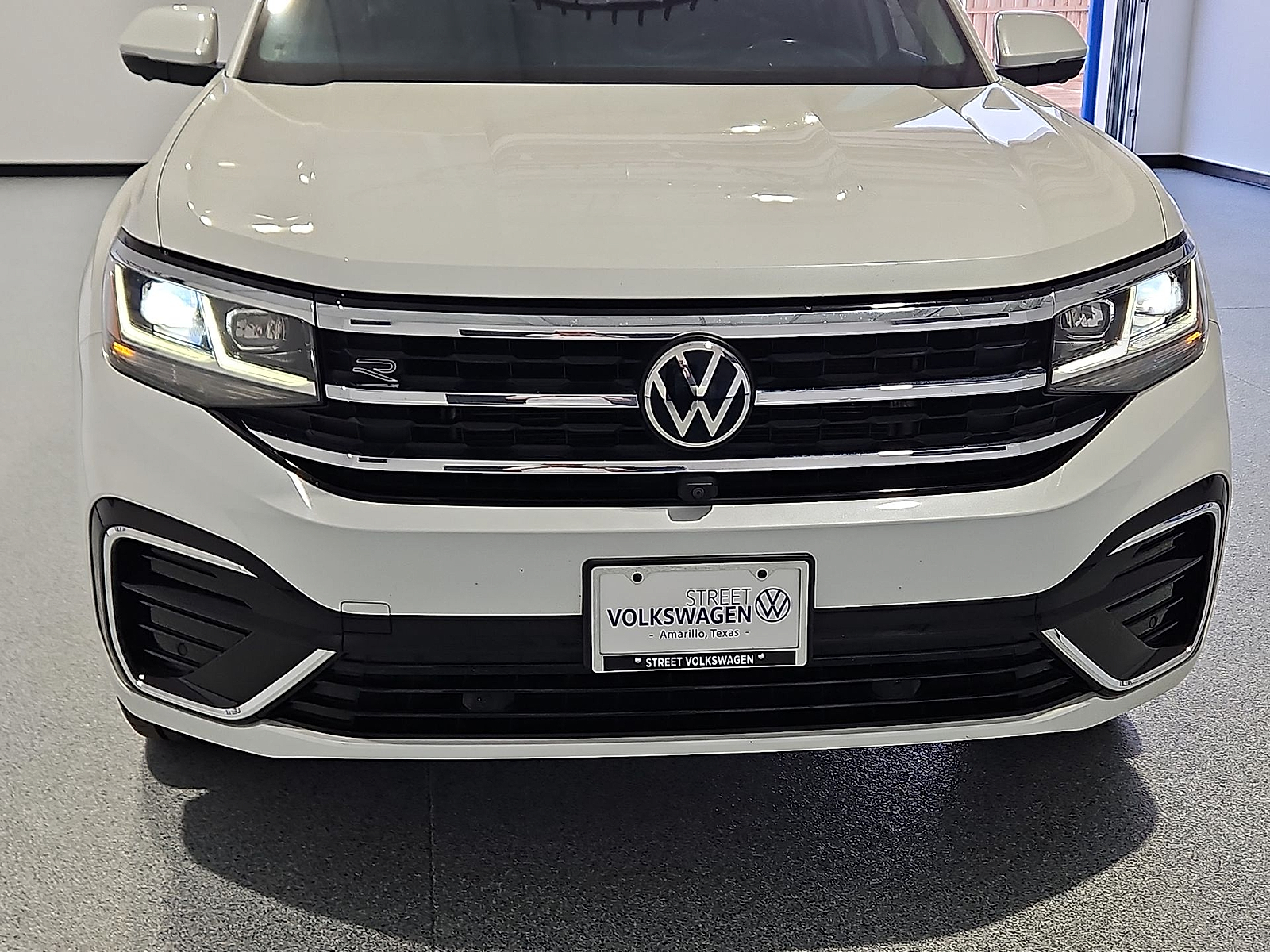 2023 Volkswagen Atlas photo 10 of 22