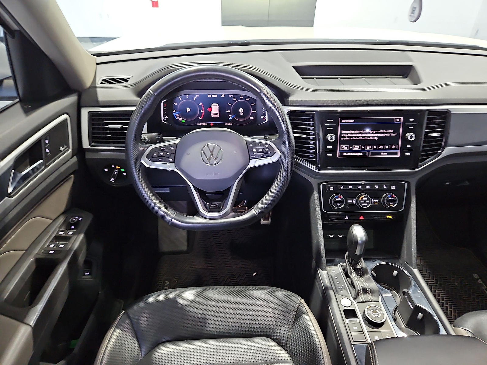 2023 Volkswagen Atlas photo 14 of 22