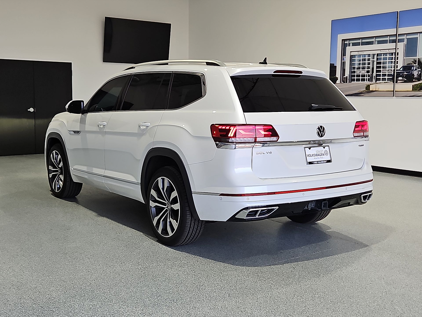2023 Volkswagen Atlas photo 6 of 22