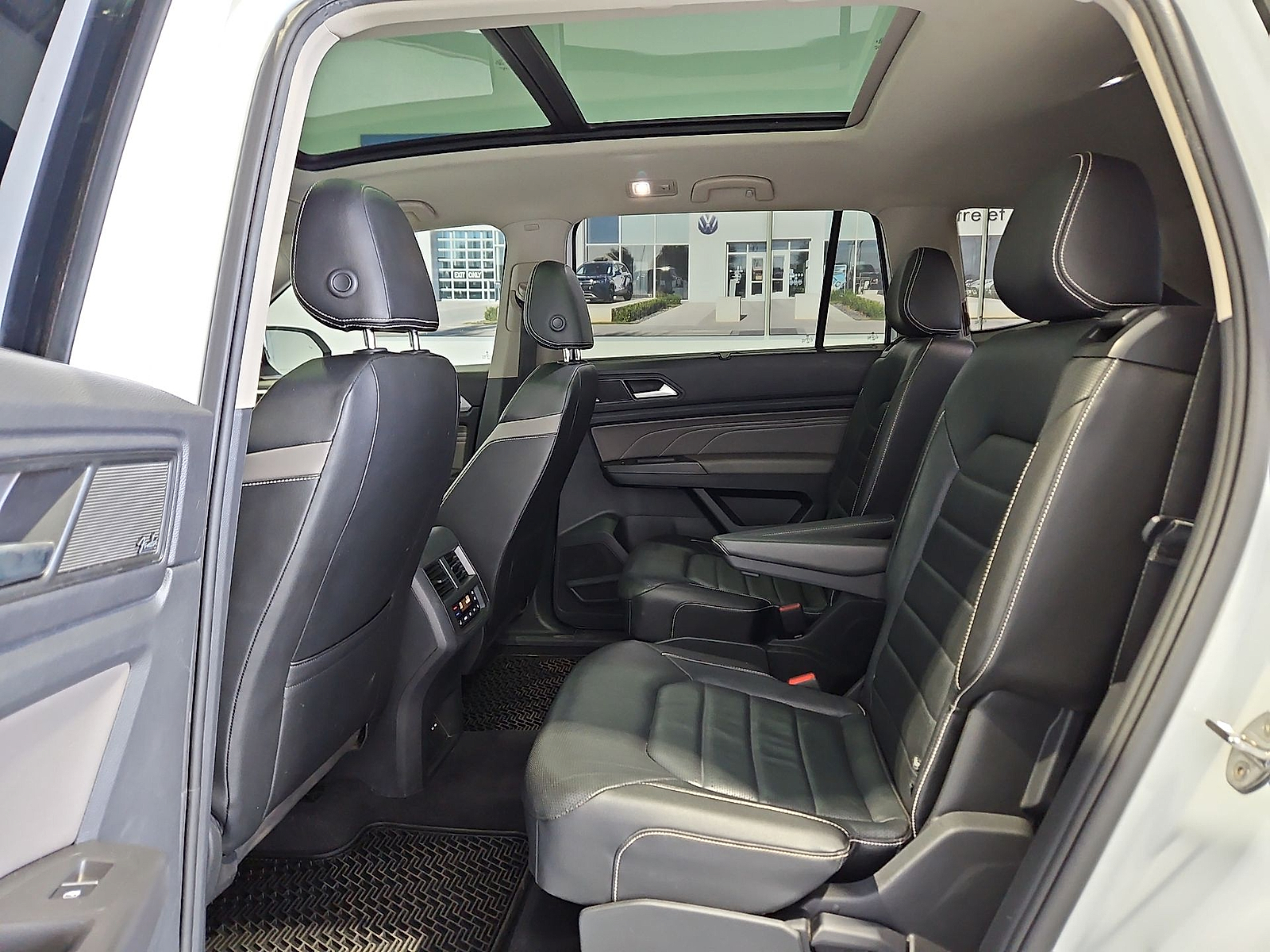 2023 Volkswagen Atlas photo 13 of 22