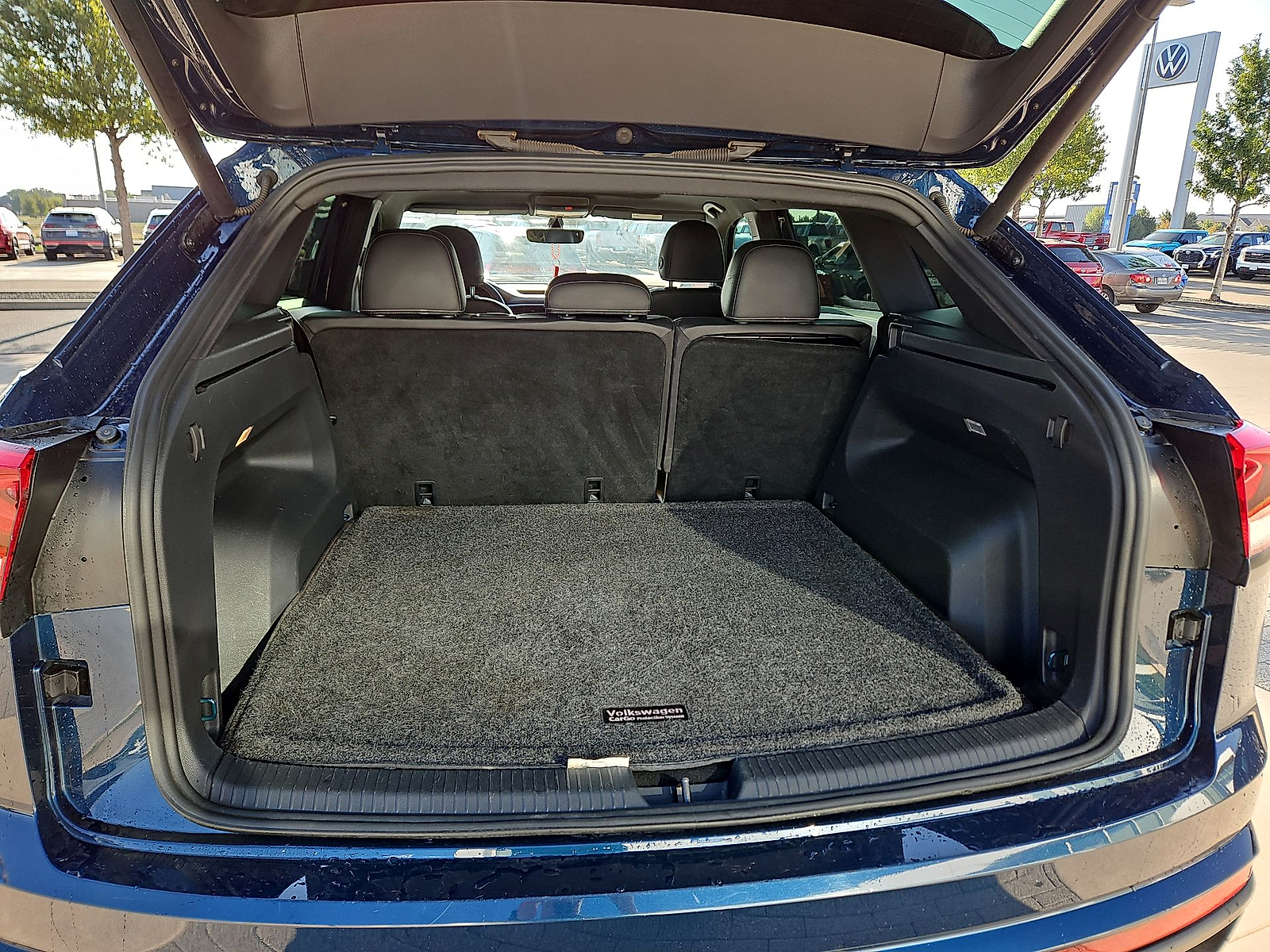 2022 Volkswagen Atlas Cross Sport 2.0T SE w/Technology Blue Metallic at Street VW of Amarillo
