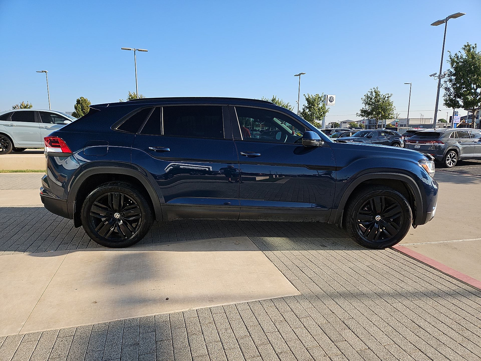 2022 Volkswagen Atlas Cross Sport 2.0T SE w/Technology Blue Metallic at Street VW of Amarillo