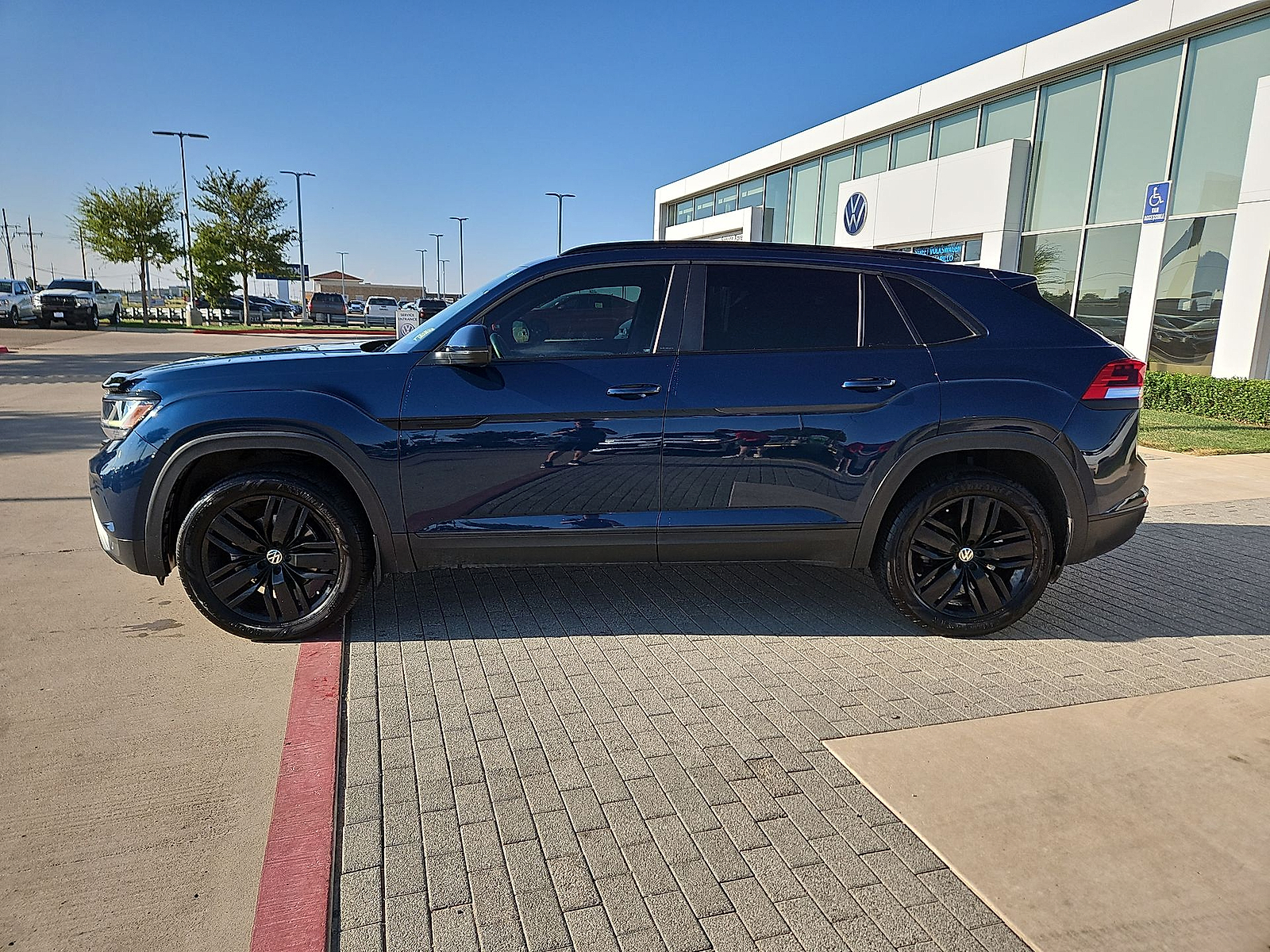 2022 Volkswagen Atlas Cross Sport 2.0T SE w/Technology Blue Metallic at Street VW of Amarillo