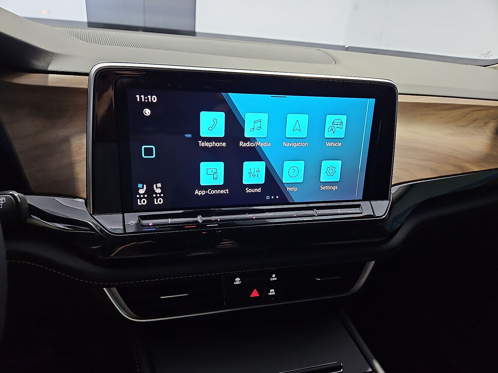 2024 Volkswagen Atlas 2.0T SE Deep Black at Bobby Duby Motors