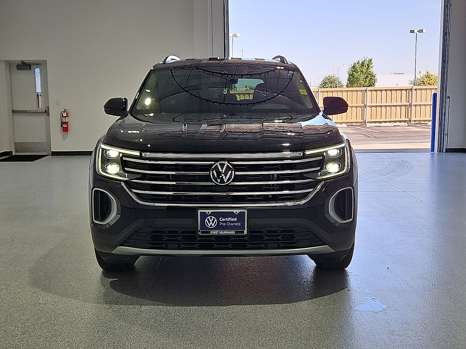2024 Volkswagen Atlas 2.0T SE Deep Black at Bobby Duby Motors