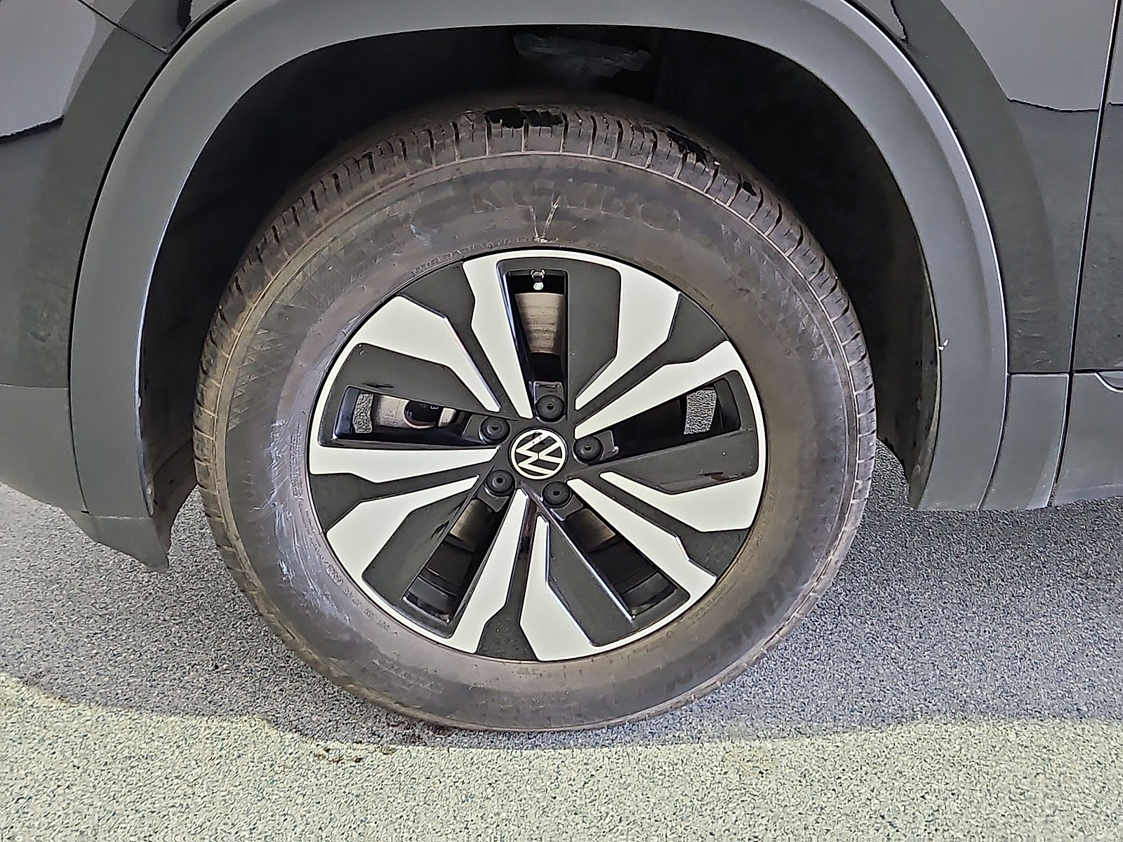 2024 Volkswagen Atlas 2.0T SE Deep Black at Bobby Duby Motors