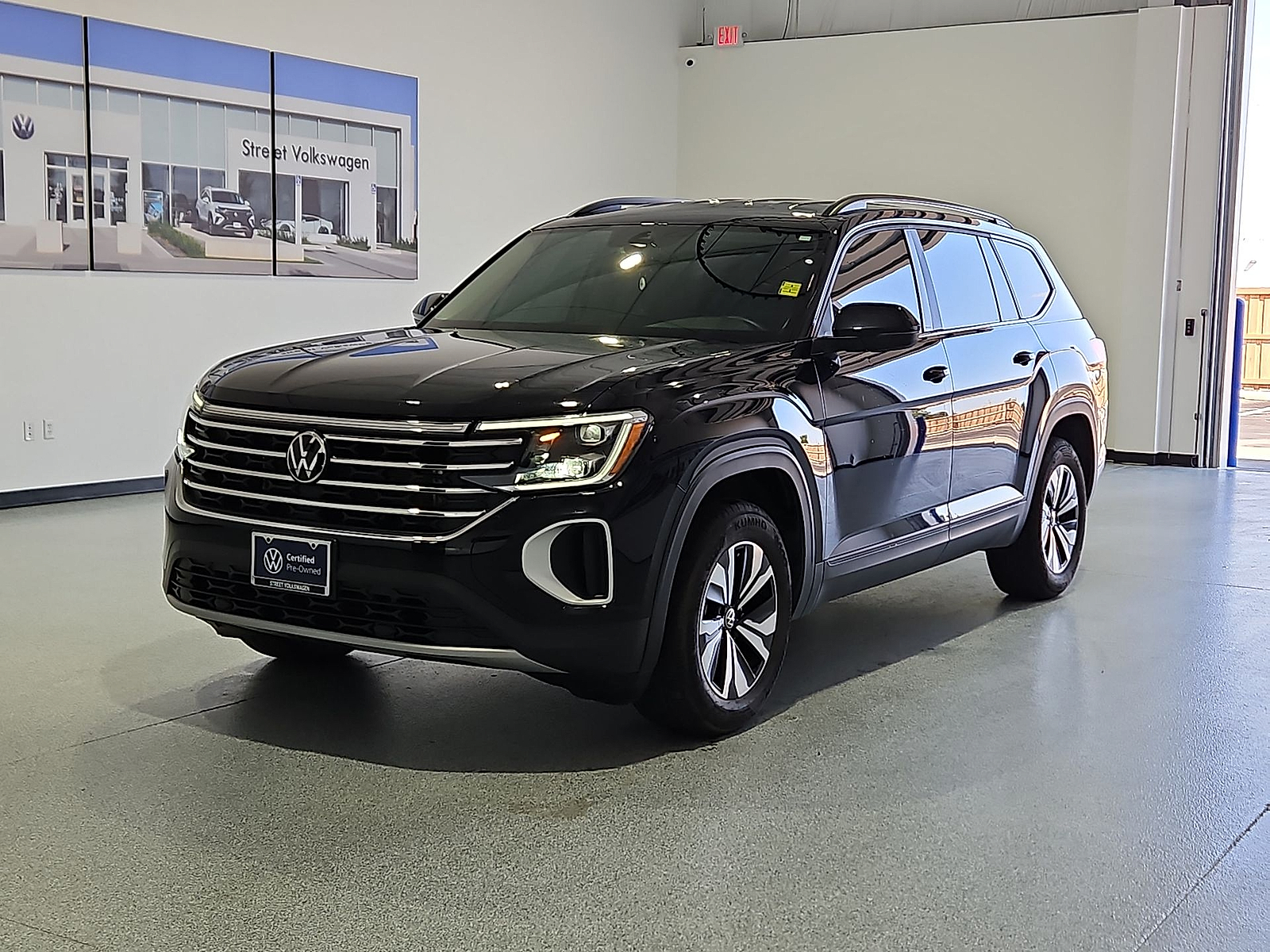 2024 Volkswagen Atlas 2.0T SE Deep Black at Bobby Duby Motors