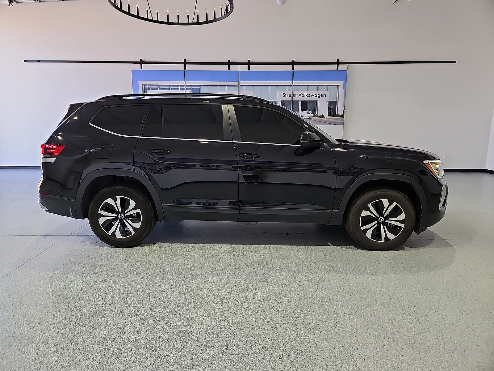 2024 Volkswagen Atlas 2.0T SE Deep Black at Bobby Duby Motors