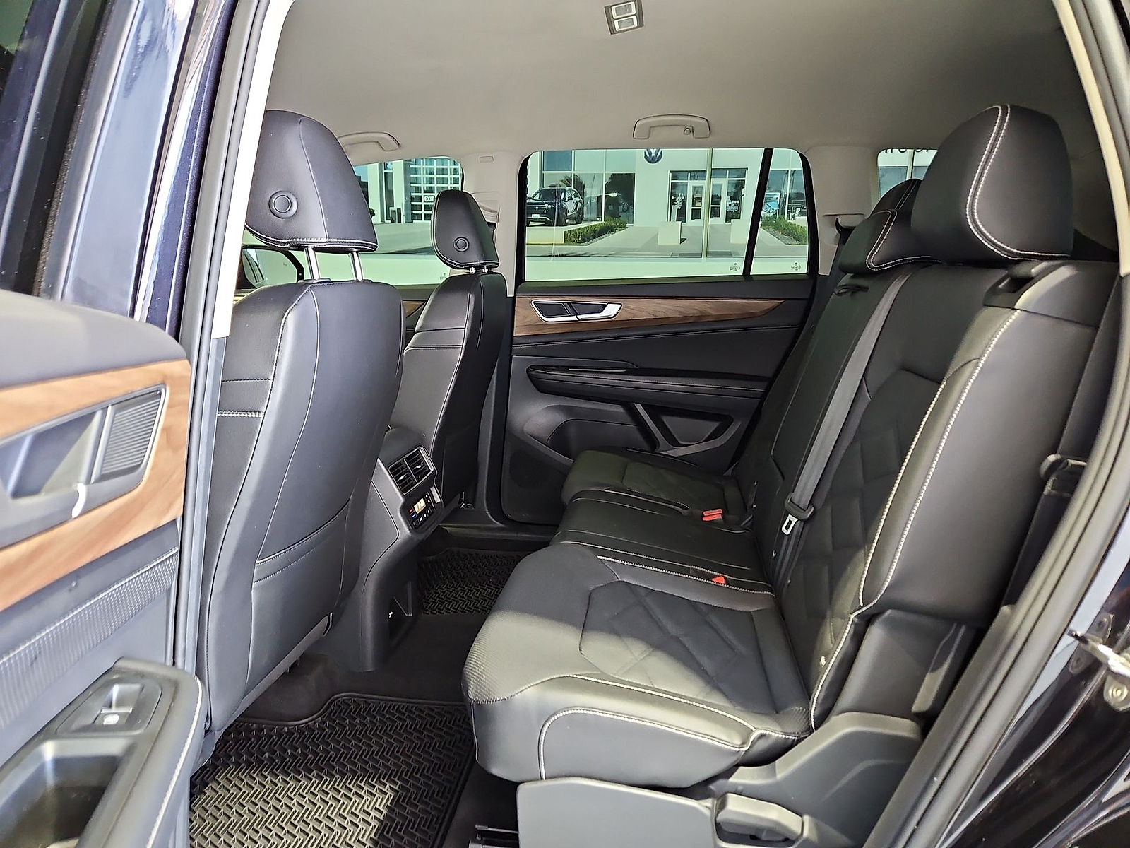 2024 Volkswagen Atlas 2.0T SE Deep Black at Bobby Duby Motors