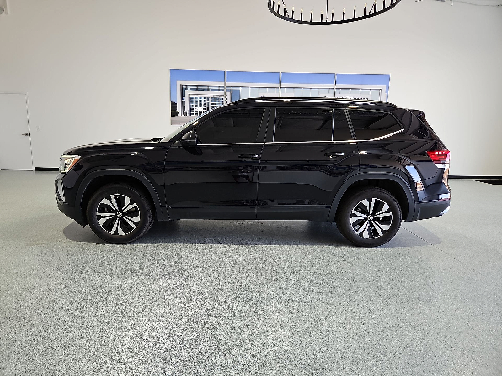 2024 Volkswagen Atlas 2.0T SE Deep Black at Bobby Duby Motors