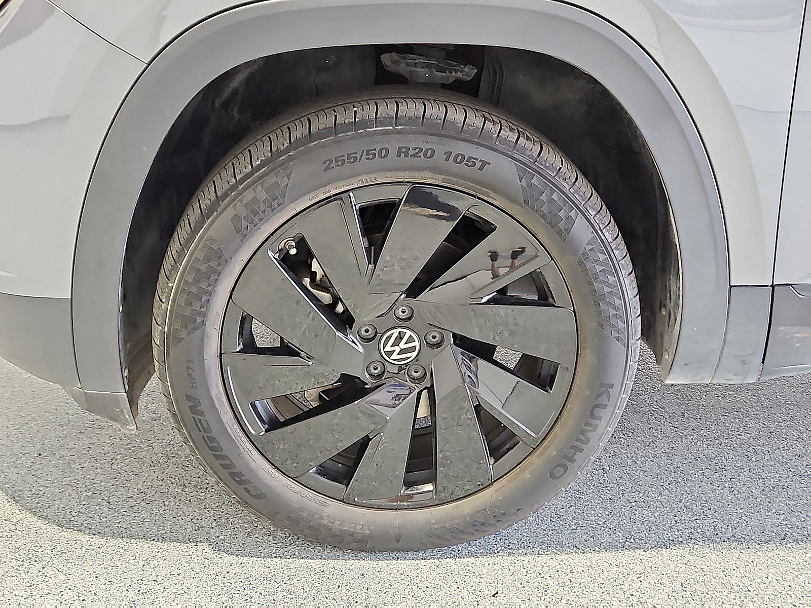 2024 Volkswagen Atlas Cross Sport 2.0T SE w/Technology Platinum Gray Metallic at Street VW of Amarillo