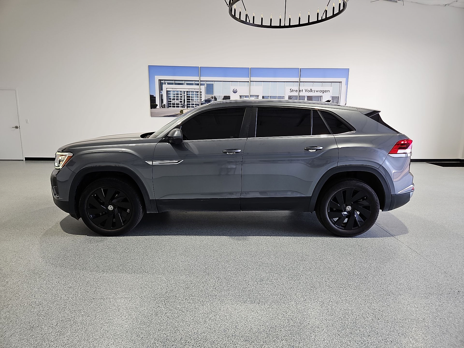 2024 Volkswagen Atlas Cross Sport 2.0T SE w/Technology Platinum Gray Metallic at Street VW of Amarillo