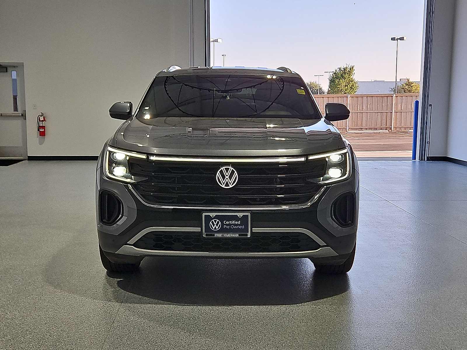 2024 Volkswagen Atlas Cross Sport 2.0T SE w/Technology Platinum Gray Metallic at Street VW of Amarillo