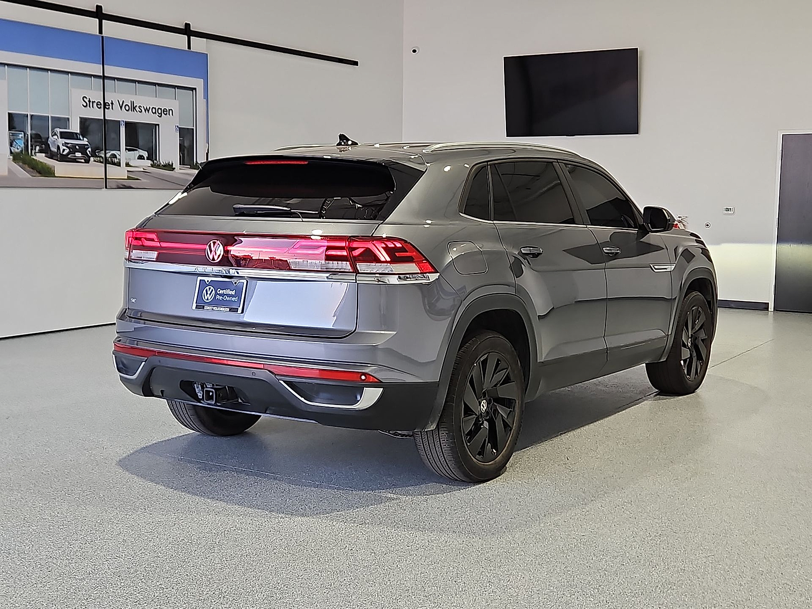 2024 Volkswagen Atlas Cross Sport 2.0T SE w/Technology Platinum Gray Metallic at Street VW of Amarillo